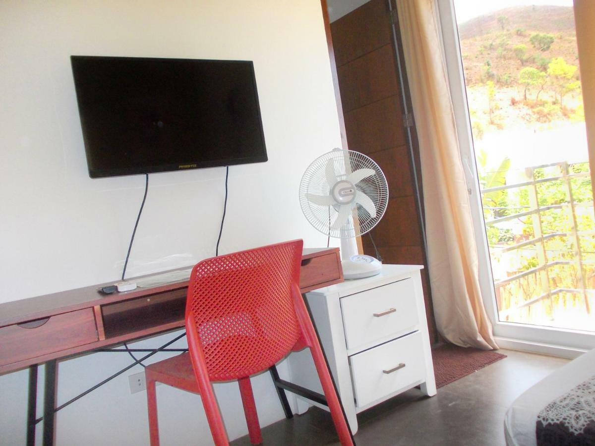 Abrhys Ridge Inn Корон Екстериор снимка