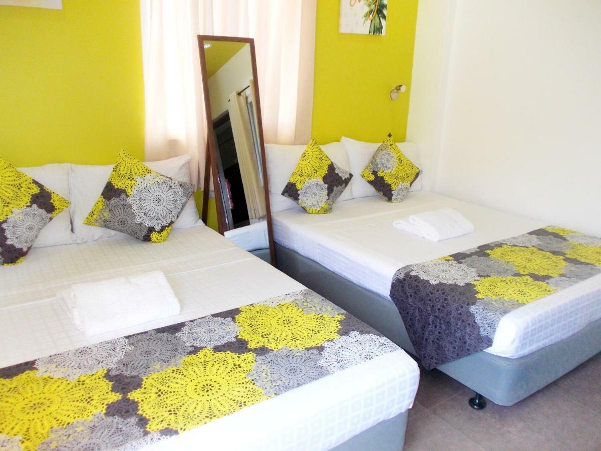 Abrhys Ridge Inn Корон Екстериор снимка