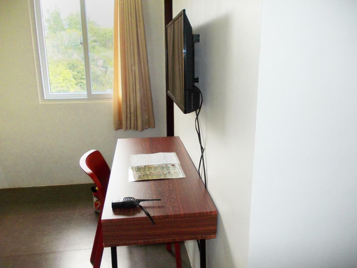 Abrhys Ridge Inn Корон Екстериор снимка