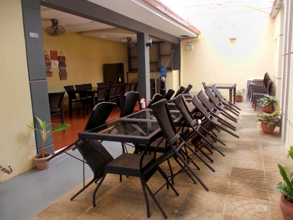 Abrhys Ridge Inn Корон Екстериор снимка